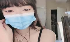 性感舞娘，从清纯到风骚丝袜高跟诱惑，听狼友指挥慢慢脱光，电动假鸡巴蹂躏骚穴，淫水多多特写展示呻吟可射