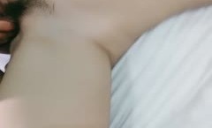 黑丝露脸情趣娇嫩的小妹子被纹身大哥在床上无情蹂躏，淫声荡语听指挥各种调教，多体位蹂躏抽插骚逼特写展示