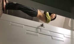 趁妹子洗澡不在意偷拍精选对白非常有意思