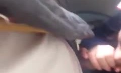 勾搭火车列车员到厕所，掏出大鸡巴让她口，没想到口活还挺好舒服的想喊出来，列车员嘘外面有人刺激！