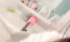 颜值不错丰满身材【蜜桃的蜜】粉逼巨乳道具自慰，卫生间假屌抽插呻吟很是诱惑喜欢不要错过