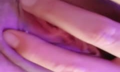 颜值不错的骚人妻小少妇全程露脸丝网诱惑，性感的大奶子，逼逼特写展示，伸着舌头要舔狼友大鸡巴自己抠逼逼