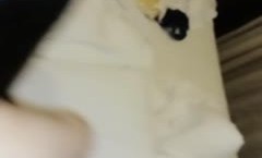 2020.2.27【惊涛岁月-小李沁】新晋美女跟两男驱车到酒店玩3P，身材苗条细腰翘臀，鲍鱼粉嫩超多水，穿衣良家范，脱了变淫娃，掰特写淫靡刺激