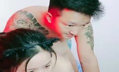 纹身大哥大，后入玩穴白嫩猫耳朵少妇，大奶子一晃一晃的狠狠操 逼