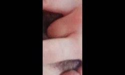 精选裸贷特别档女神级别主角三，长腿嫩妹乳房嫩阴毛多，一开始羞涩，慢慢自慰到出水