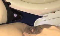 骚气眼镜妹子公司厕所尿尿露逼诱惑，无毛特写尿尿掰穴跳蛋塞逼，翘起屁股快速拉扯非常诱人