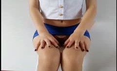私人定制苗条身材妹子制服短裙红色高跟鞋地上道具JJ抽插翘着屁股后入爆菊