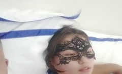 大哥的优乐美，看着颜值不错奶子大又挺骚逼水又多，口交大鸡巴让大哥床上干到床下还自慰呻吟，陪狼友撩骚