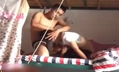 趁着室友外出和翘课的小女友在宿舍的双层床啪啪没有戴套内射妹子很不高兴