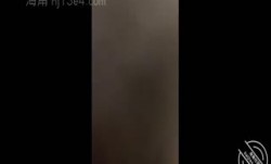 《家庭乱伦》大哥出去进货一个去外面风流快活❤️趁机操了一个人在家风韵犹存的嫂子4