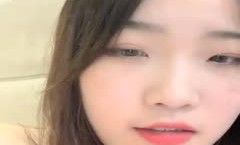 清纯长相火辣身材巨乳萌妹啪啪搞了三炮，扣弄粉穴上位骑乘晃动诱人大奶子，摄影小哥旁边观战搞完也来一炮