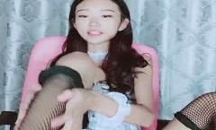 颜值不错长相甜美苗条妹子诱惑情趣女仆装网袜露逼自摸扭动身体非常诱人很是诱惑喜欢不要错过