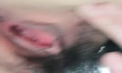 小护士夜晚值班带大黑牛自慰，特写震动逼逼呻吟娇喘再到厕所玩高潮喷水，很是诱惑喜欢不要错过