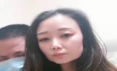 颜值不错苗条身材长腿少妇3P啪啪，沙发口口站立后入骑乘抽插非常诱人，很是诱惑喜欢不要错过