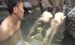 HUNTA-752-B 巨乳過ぎる姉と妹と一緒に温泉に入ったらまさかのフル勃起で近親相姦！4 家族旅行で久しぶりに一緒に温泉に入ったら姉と妹の胸が想像以上に巨乳…