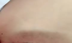 纹身小情侣，手持镜头视角，给男友吸蛋蛋，自慰特写刚剃过的白虎穴