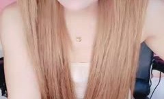 浓妆美少妇露脸全身肉丝跳蛋塞到白虎穴中，各种撩骚