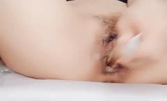 骚货少妇床上漏奶露逼诱惑手指抠逼自慰秀透明道具插炮机插逼快速抽插享受快感