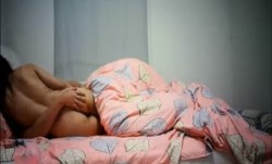 91豹子哥约良家天然大奶子人妻少妇翘臀大长腿进屋脱光就搞连干2炮内射骚货娇喘呻吟声听的J8都硬了对白清晰1080P原版