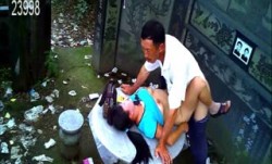 古墓供桌嫖J系列瘦高长马脸大叔按着野鸡一对大奶猛输出干一会在舔一舔接着干无套内射全程对白1080P原版