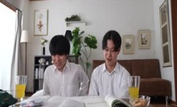 DASS-423 お母さんに毎日好き好きオーラを浴びせた一ヶ月後、理性が外れたお母さんと子作りセックスを何度も何度も繰り返した。