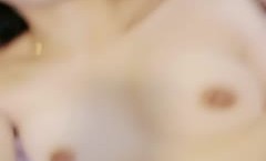 气质网红脸妹子，模特好身材，特写嫩鲍鱼躺在床上和网友聊骚