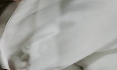 颜值不错的风骚小少妇，黑丝情趣乖巧听话温柔的舔弄大鸡巴， 激情上位后入抽插无套爆草，深喉口爆自己抠逼