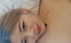 高价众筹-女神级三线美女嫩模酒店和土豪淫乱啪啪自拍,边操边说：你老婆没给你这样弄过,抓紧时间啊.高清版!