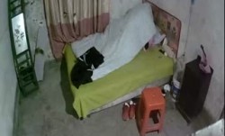 《监控破解✅真实泄密》城中村几个有点姿色的姐妹租平房改专用炮房提供快餐服务车轮战嫖客有老有少因长得漂亮所以生意红火(50)
