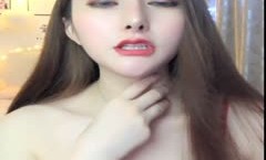 曼曼什么叫天生的啊，谁生下来就骚呀，后天的好嘛，，我还不够骚吗我挺骚的啊挺淫荡的啊。跳蛋诠释什么是骚！