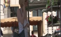 轻浮-公共下巴-FRIVOLOUS-PUBLICUNDERBOOBS