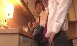 AP-716_B媚薬チ○ポ串刺しピストン鬼反りイキ！！ボクたちを子ども扱いするウザい義第02集