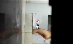 大神坑妹子女人坑女人系列！宿舍、出租房、浴室偸拍各种小姐姐洗香香换衣~很难得绝对哇噻(new)_ (2)