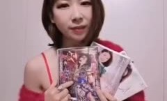 国内顶尖的VIP电报群少女镇定制超级博主视频，舌尖上的菊花全裸访谈，跳蛋天台放尿，饮尿自慰，1080P附图75P