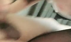 开档黑丝骚逼少妇主动上位抽插大哥的鸡巴求刺激，口交大鸡巴好温柔黑牛自慰骚逼呻吟，还拿着手机撩骚网友