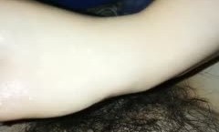 上海按摩店推油打飞机320元50分钟，手法精湛弄得非常非常爽，男主想射了女技师又慢下来，掌心摩擦龟头爽爆！