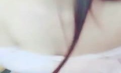 颜值不错空气刘海美女主播就披个白纱其他什么都没穿自慰揉穴很是诱人