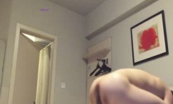 男：要什么，大声点，还想要吗，看着镜头漂亮清纯女友：要艹，啊啊啊要，要，爽·爽~爽，想！