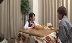 HUNTA-721コタツの中はパンチラ天国！綿パンチラし放題！パンツが食い込んでマン筋