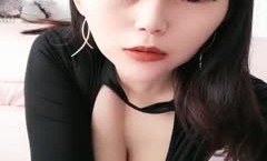颜值不错白皙皮肤大奶妹子自慰单腿黑丝沙发上跳蛋震动非常诱人很是诱惑喜欢不要错过