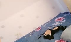 姿势看起来很诱人~激情脱衣舞~太诱惑啦~大长腿超性感迷人~快要顶不住射内裤啦！