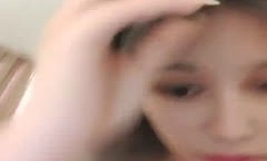 短发长相甜美大眼萌妹子情趣装短裙诱惑，浴室湿身洗澡近距离特写振动棒摩擦，掰特写抽插非常诱人