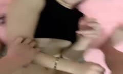 极品骚母狗超有气质跪着给大哥舔弄大鸡巴，样子好骚无毛白虎逼，让大哥无套抽插爆草，浪叫呻吟不止射肚子上