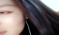 操操粉嫩一线天漂亮妹子道具自慰秀微毛张开双腿手指扣操道具抽插很是诱惑喜欢不要错过