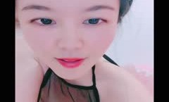 气质模特猫耳朵，一个人露脸自慰掰穴特写超粉鲍鱼有白带流出
