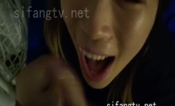 《顶级网红精品》多毛国人妹子留学生反差骚女私拍~不好好学习甘心做老外母狗-可怕的猫咪吸了我的老二，并承担了她的嘴上的负荷