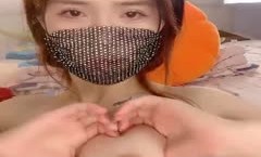 小江疏影又来了，性感好身材肥美鲍鱼黑丝情趣诱惑，镜头前勾搭狼友淫声荡语互动，道具抽插水好多精彩又刺激