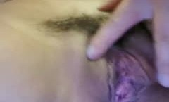 长相甜美丰满大奶妹子卫生间马桶上自摸诱惑，扭动大屁股掰穴近距离特写非常诱人