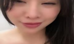 阴毛杂乱露脸妹子，舌功勾人特写掰穴蝴蝶粉穴 道具抹点润滑剂，自慰深喉插穴