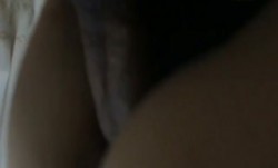 样貌精致漂亮的气质美女打工妹下班被中年男领导带到出租屋啪啪,男的身体强壮各种姿势用力狂干,欲死欲仙!